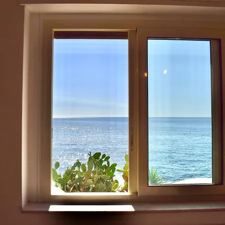 Wooden Wave Boutique * Aci Castello